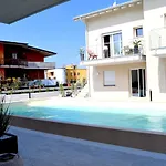 Aura Ar Holiday-Home